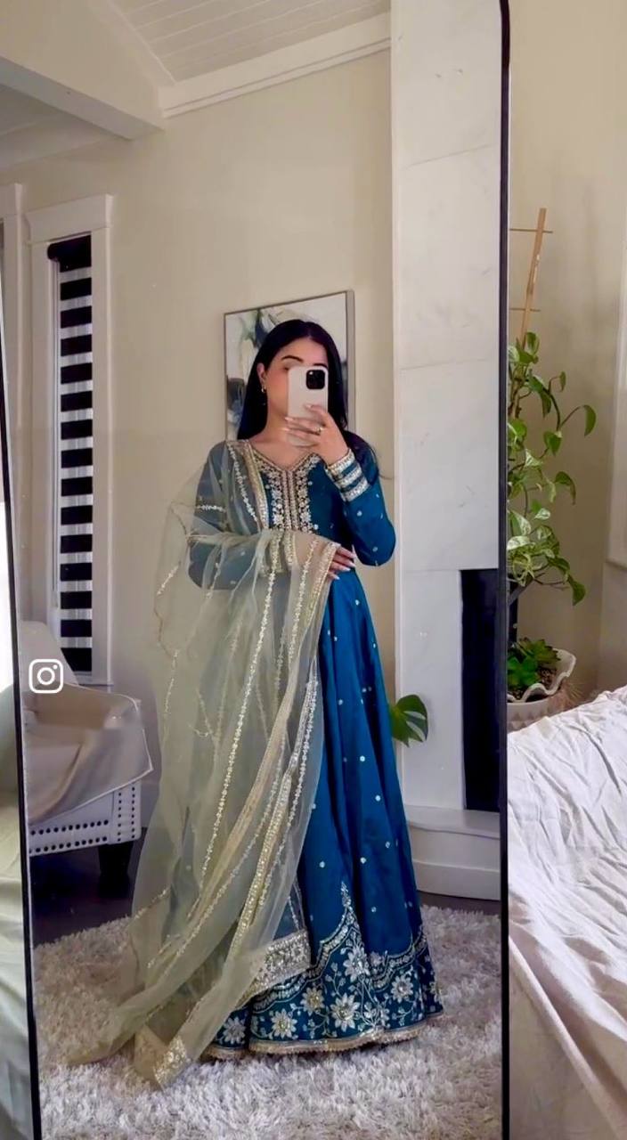 VERLINA SATIN SILK SUIT SET