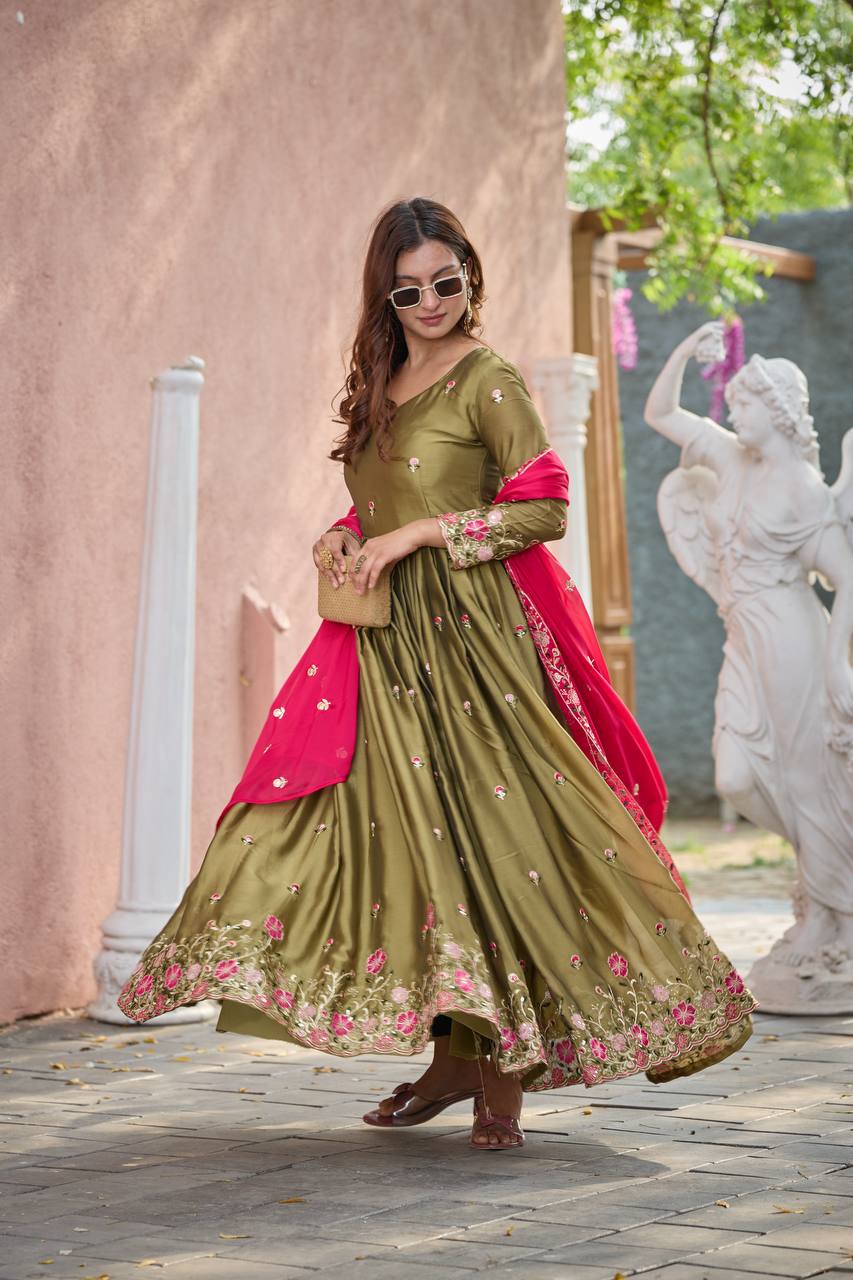 PEEHIRA RANGOLI SILK SUIT SET