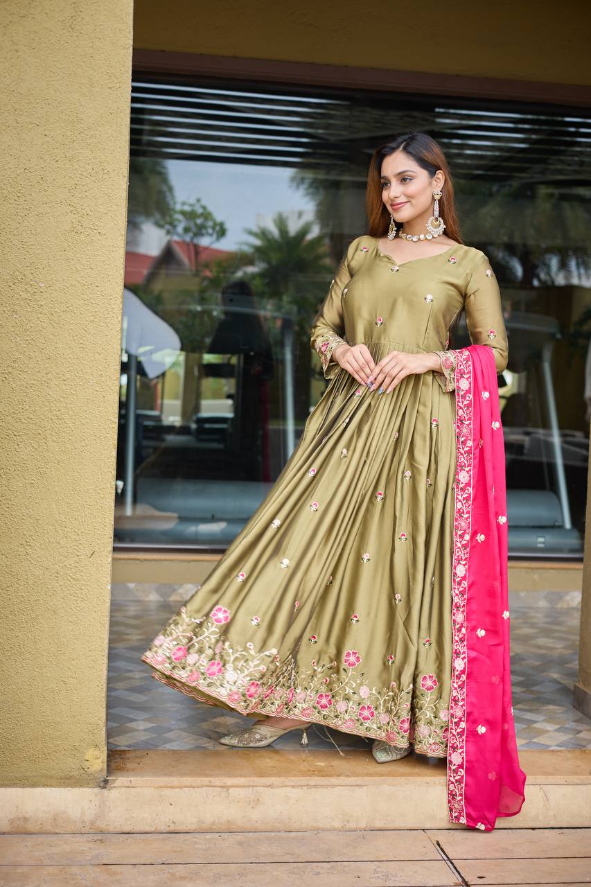 PEEHIRA RANGOLI SILK SUIT SET