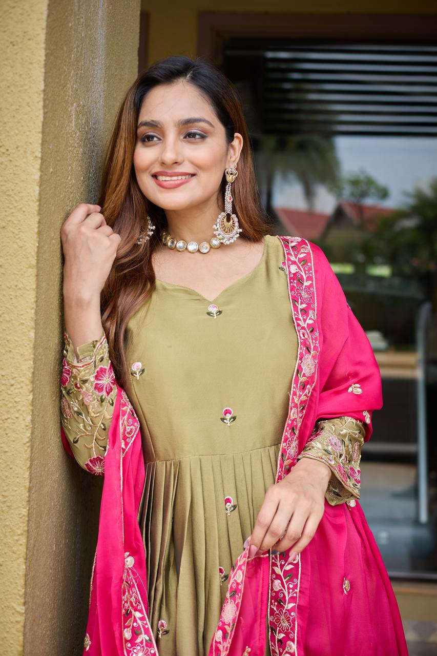 PEEHIRA RANGOLI SILK SUIT SET