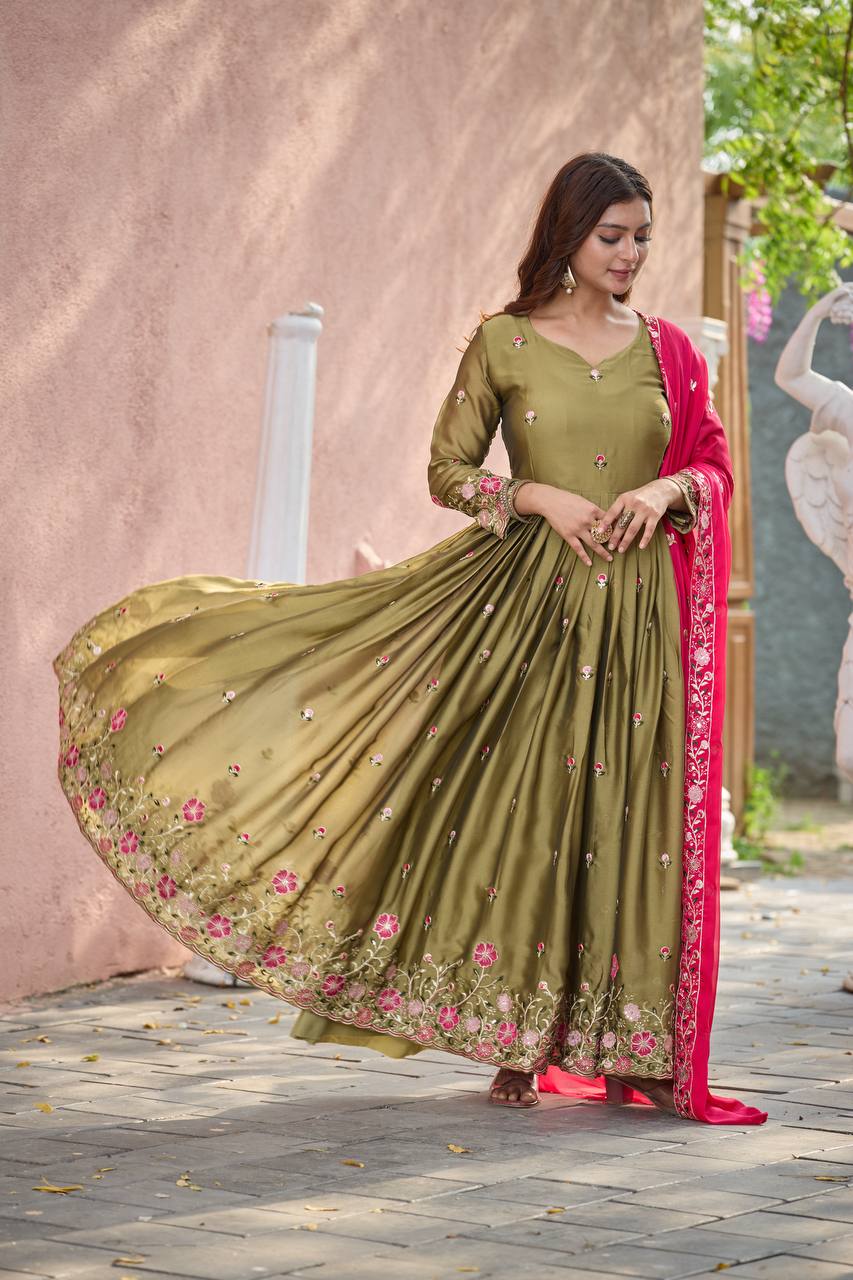 PEEHIRA RANGOLI SILK SUIT SET