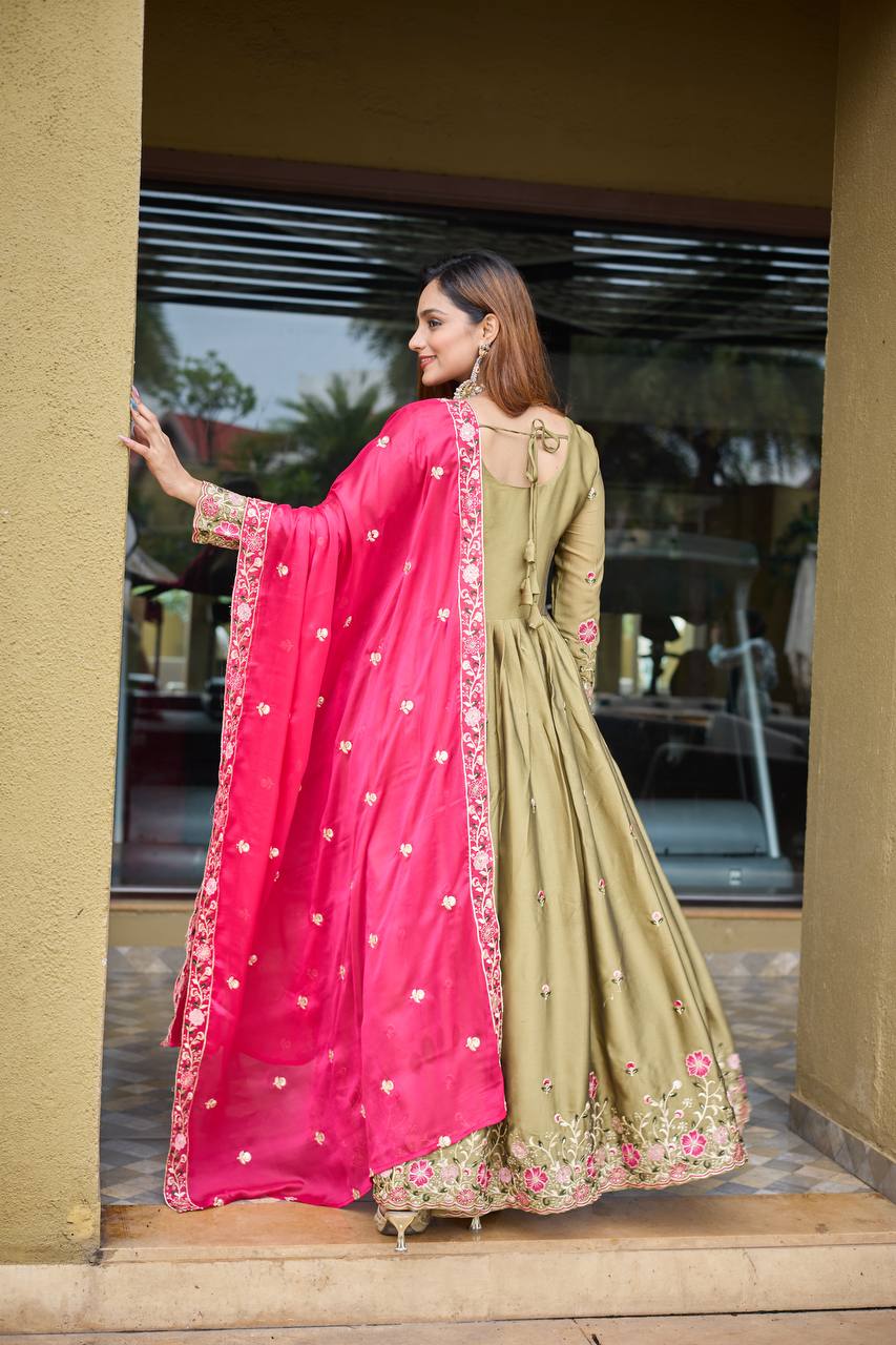 PEEHIRA RANGOLI SILK SUIT SET