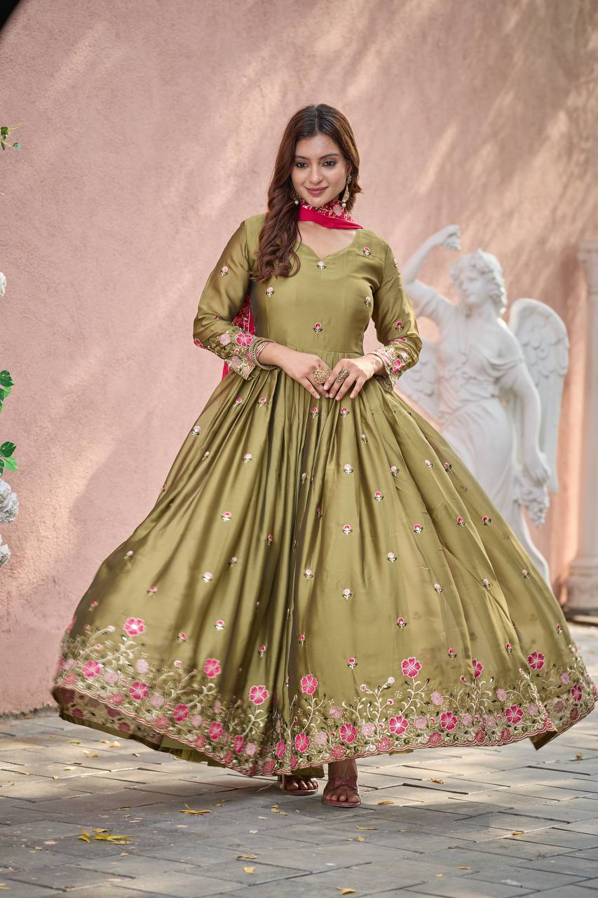 PEEHIRA RANGOLI SILK SUIT SET